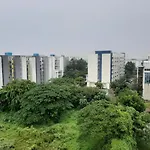 Kuro House At Aeropolis