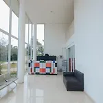 Kuro House At Aeropolis
