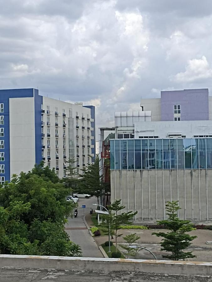 Kuro House At Aeropolis