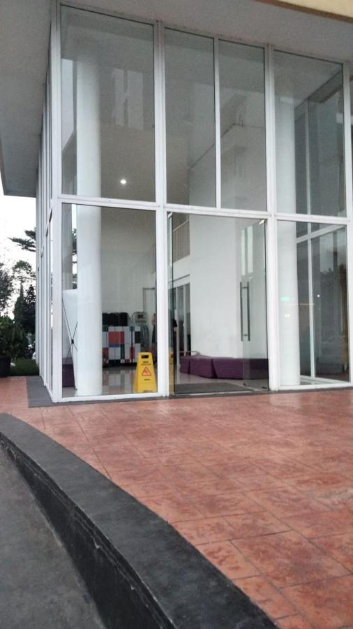 Kuro House At Aeropolis Pangsapuri Jakarta
